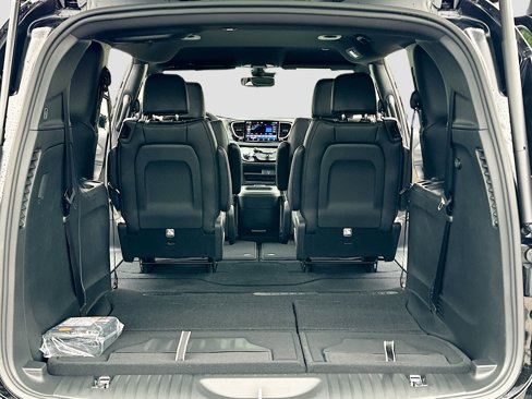 New 2026 Chrysler Pacifica Select image 7