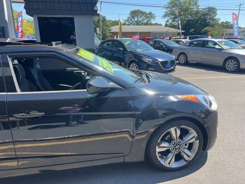 Used 2017 Hyundai Veloster Value Edition image 16