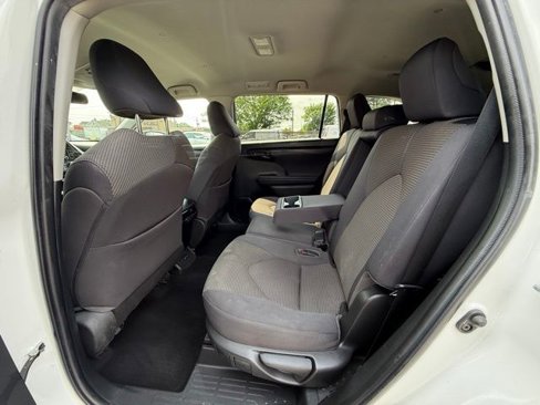 Used 2022 Toyota Highlander L image 24