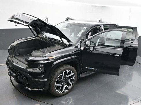New 2025 Chevrolet Silverado EV RST image 58