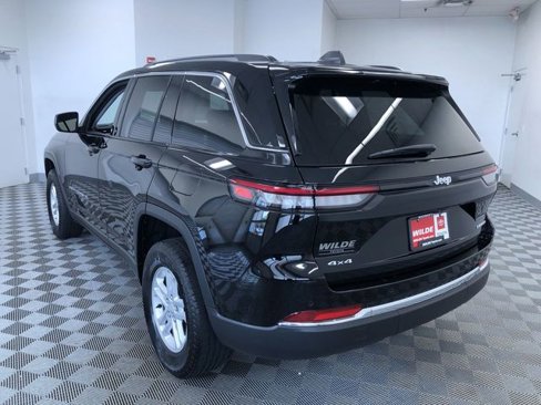 Used 2023 Jeep Grand Cherokee Laredo image 13