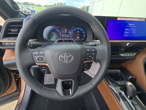 New 2025 Toyota Crown Signia image 4