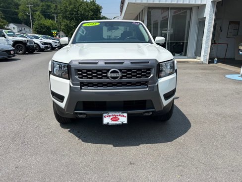 Used 2025 Nissan Frontier SV image 6