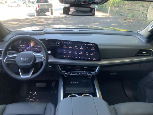 New 2026 Chevrolet Suburban Z71 w/ Comfort Package image 16