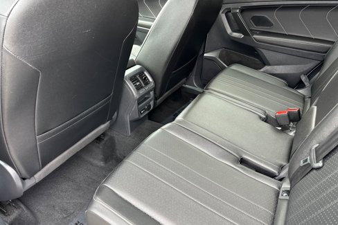Used 2022 Volkswagen Tiguan SE image 12