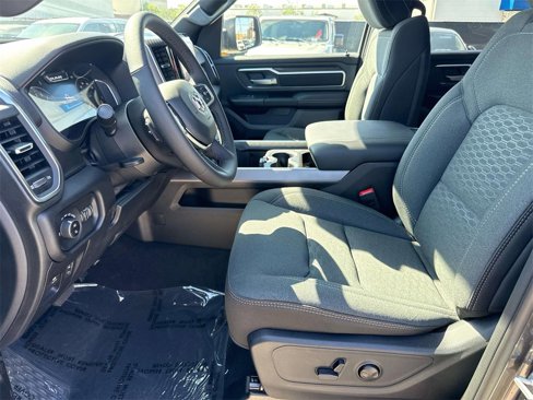 New 2026 RAM 1500 4x4 Crew Cab image 23