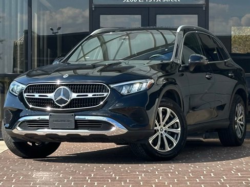 Used 2024 Mercedes-Benz GLC 300 4MATIC image 1