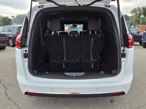 New 2026 Chrysler Pacifica Select image 7