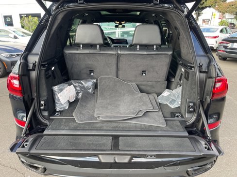 Used 2022 BMW X7 xDrive40i w/ M Sport Package image 28