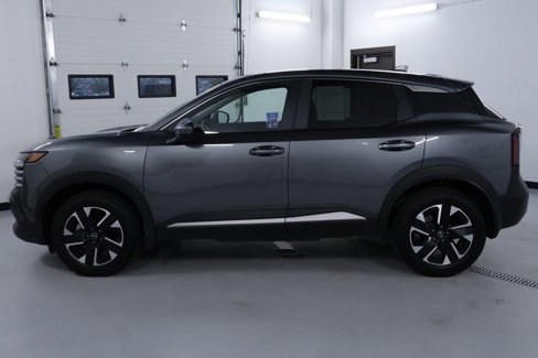 Used 2025 Nissan Kicks SV image 4