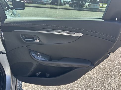 Used 2019 Chevrolet Impala LT w/ LT Convenience Package image 12