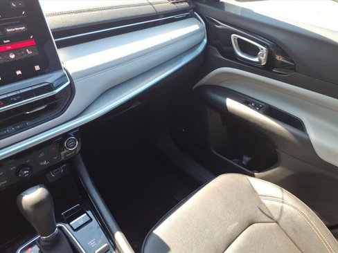 Certified 2024 Jeep Compass Limited w/ Sun and Sound Group image 21