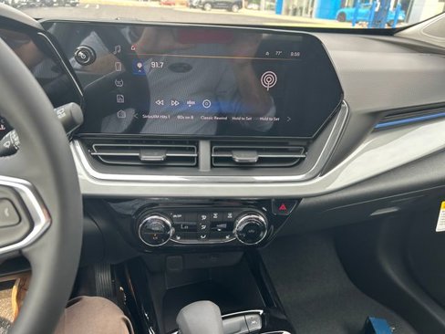 New 2025 Chevrolet Trax LT w/ Driver Confidence Package image 19