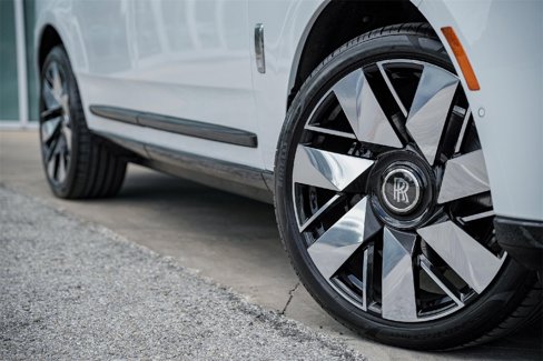 New 2025 Rolls-Royce Cullinan image 2