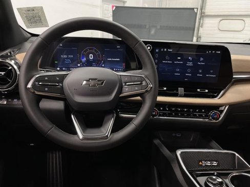 New 2026 Chevrolet Equinox ACTIV w/ Convenience Package III image 5