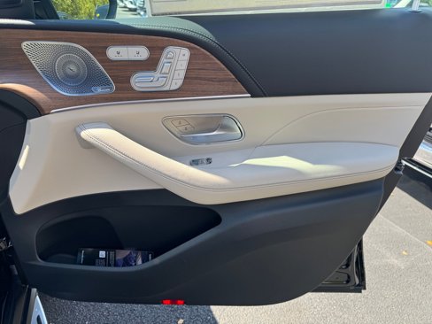 New 2026 Mercedes-Benz GLS 580 4MATIC image 18