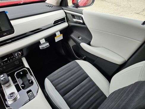 New 2025 Mitsubishi Outlander SE image 15