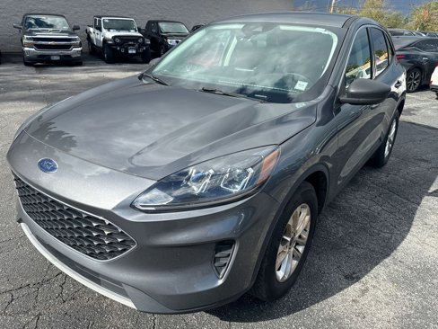 Used 2022 Ford Escape SE image 2