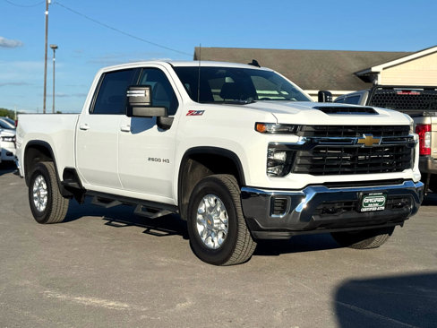 Used 2024 Chevrolet Silverado 2500 LT image 3