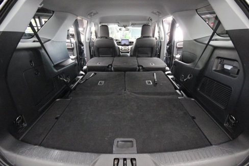 Used 2022 Ford Explorer XLT w/ Equipment Group 202A image 5