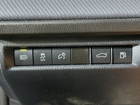 Used 2025 Toyota Camry SE image 17