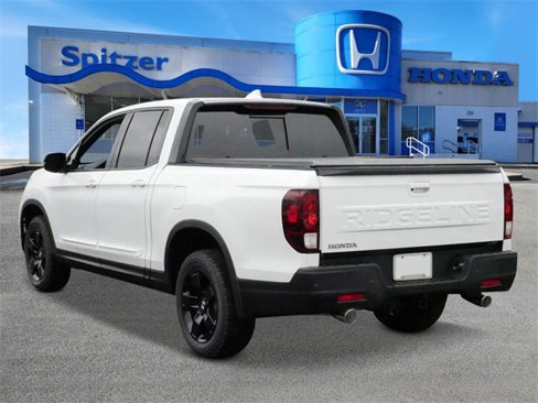 New 2025 Honda Ridgeline Black Edition image 3