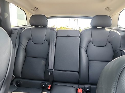 Certified 2025 Volvo XC60 B5 Plus image 32