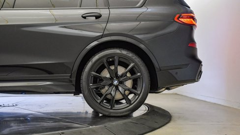 New 2026 BMW X7 M60i image 12
