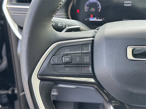 Certified 2023 Jeep Grand Cherokee Laredo w/ Luxury Tech Group I image 26