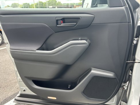 Used 2022 Toyota Highlander L image 14