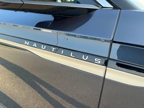 Used 2024 Lincoln Nautilus Premier image 6