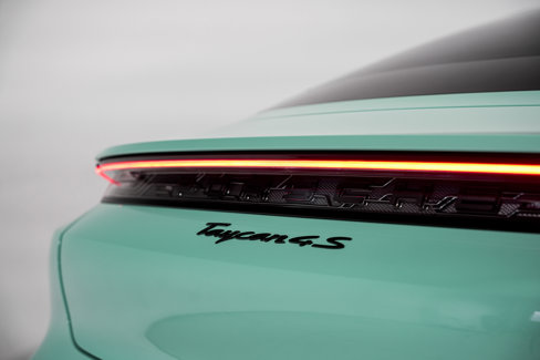 Used 2022 Porsche Taycan 4S image 46
