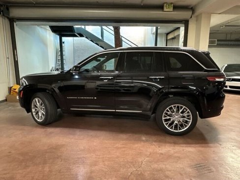 Used 2023 Jeep Grand Cherokee Summit w/ Advanced Protech Group IV image 2