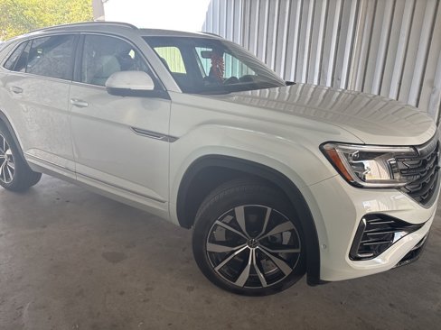 Used 2025 Volkswagen Atlas Cross Sport SEL Premium R-Line image 3