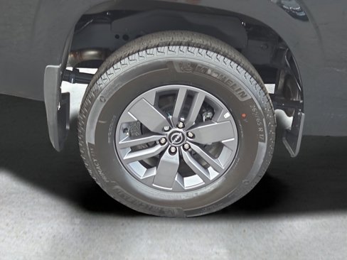 Used 2025 Nissan Frontier SV image 8