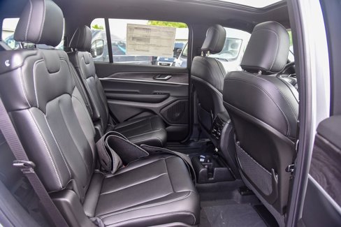New 2025 Jeep Grand Cherokee L Limited image 11