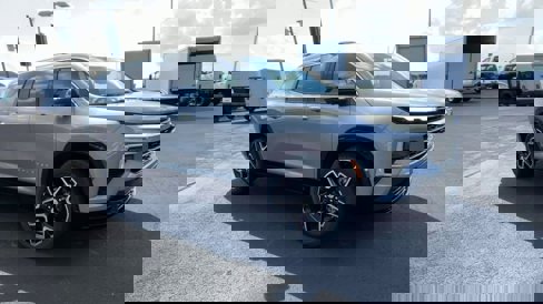 New 2026 Chevrolet Traverse High Country image 2
