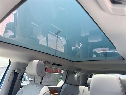 New 2025 Volkswagen ID. Buzz Pro S Plus image 27