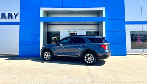 Used 2021 Ford Explorer XLT w/ Equipment Group 202A image 6