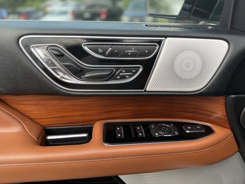 Used 2019 Lincoln Navigator Reserve image 9