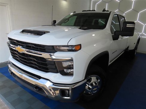 Used 2024 Chevrolet Silverado 3500 LT w/ Convenience Package image 4