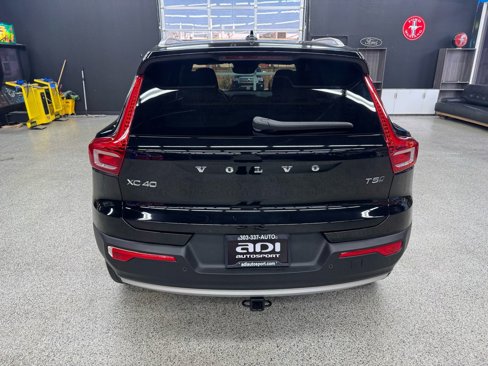 Used 2019 Volvo XC40 T5 Momentum image 4