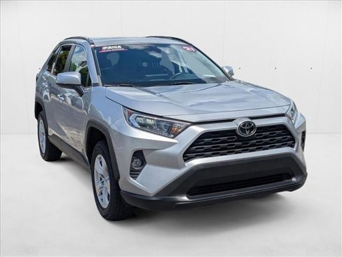 Used 2021 Toyota RAV4 XLE image 3