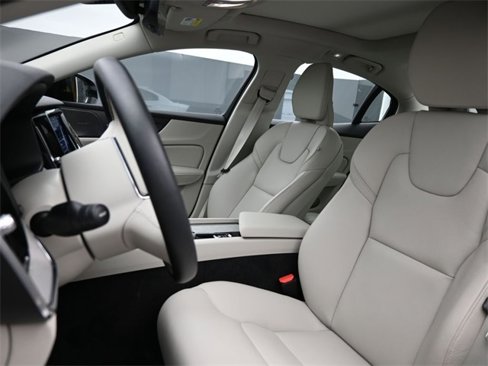 Used 2025 Volvo S60 B5 Plus w/ Climate Package image 9