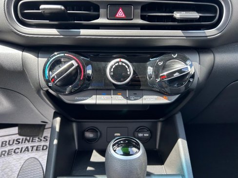 Used 2023 Hyundai Kona SE image 13