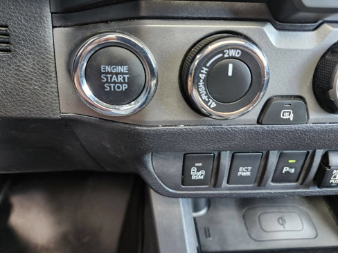 Used 2020 Toyota Tacoma TRD Off-Road image 16