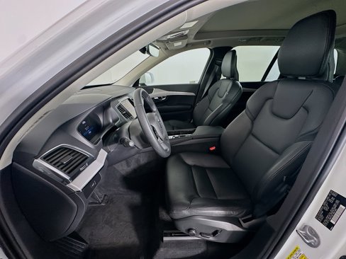 Used 2024 Volvo XC90 B5 Core image 13