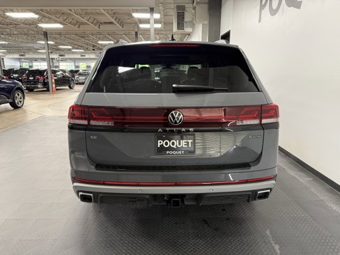 Used 2025 Volkswagen Atlas Peak Edition SE image 5