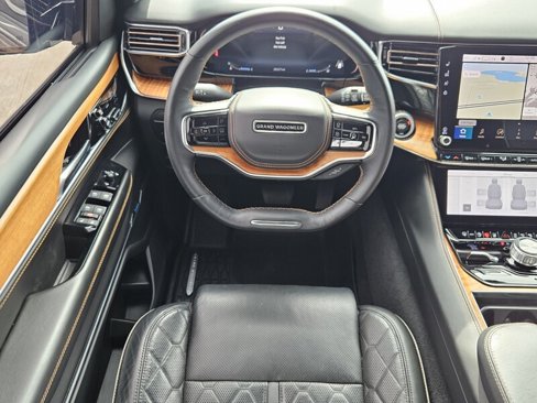 Used 2023 Jeep Grand Wagoneer Series III image 11