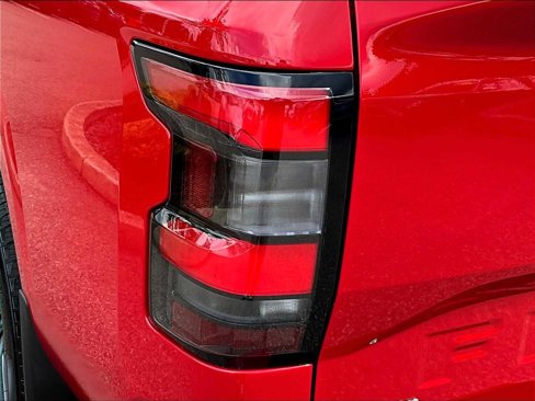 Certified 2025 Nissan Frontier SV image 33